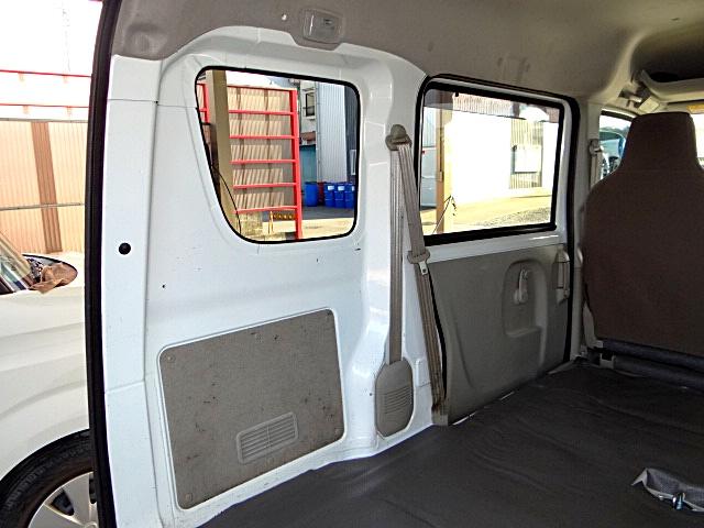 ＮＶ１００クリッパーバン ＤＸ　２速発進　前席パワーウインドウ　オーバーヘッドコンソール　リモコンキー　オートライト　横滑り防止　リヤワイパー（26枚目）