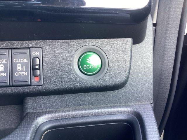 ステップワゴンスパーダ スパーダホンダセンシング　純正ナビ・Ｒカメラ・１オーナー・禁煙車・両側電動スライド・ミュージックプレイヤー接続・前車追従・レーンアシスト・サイド＆カーテンエアバック・ＭＴモード・アルミホイール・１年保証・ＬＥＤヘッドライト・（18枚目）