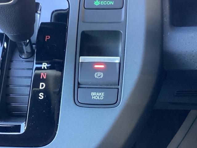 フリード クロスター 11.4インチ Honda CONNECTナビ・デモカーUP・禁煙車・シートヒーター・ブラインドスポットインフォメーション・USBチャージャー・LEDフォグライト・15インチアルミ・ロールサンシェード(12枚目)