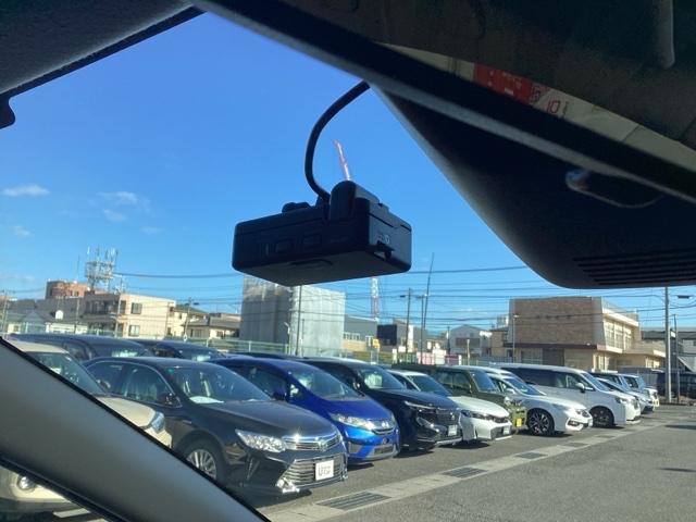 フリード クロスター 11.4インチ Honda CONNECTナビ・デモカーUP・禁煙車・シートヒーター・ブラインドスポットインフォメーション・USBチャージャー・LEDフォグライト・15インチアルミ・ロールサンシェード(18枚目)