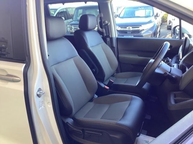 フリード クロスター 11.4インチ Honda CONNECTナビ・デモカーUP・禁煙車・シートヒーター・ブラインドスポットインフォメーション・USBチャージャー・LEDフォグライト・15インチアルミ・ロールサンシェード(21枚目)