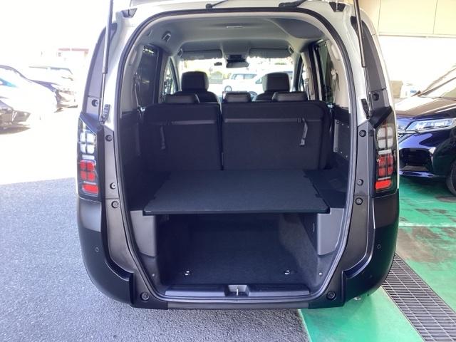 フリード クロスター 11.4インチ Honda CONNECTナビ・デモカーUP・禁煙車・シートヒーター・ブラインドスポットインフォメーション・USBチャージャー・LEDフォグライト・15インチアルミ・ロールサンシェード(24枚目)