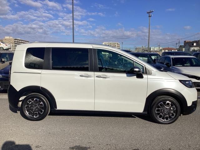 フリード クロスター 11.4インチ Honda CONNECTナビ・デモカーUP・禁煙車・シートヒーター・ブラインドスポットインフォメーション・USBチャージャー・LEDフォグライト・15インチアルミ・ロールサンシェード(33枚目)