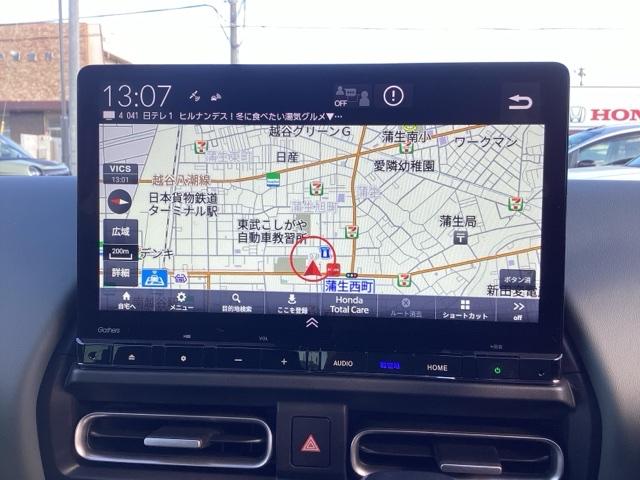 フリード ｅ：ＨＥＶクロスタースロープ　１１．４インチ純正ナビ・福祉車両・デモカーＵＰ・禁煙車・シートヒーター・ブラインドスポットインフォメーション・ＵＳＢチャージャー・ＬＥＤフォグライト・リアクーラー・ロールサンシェード・１５インチアルミ（3枚目）