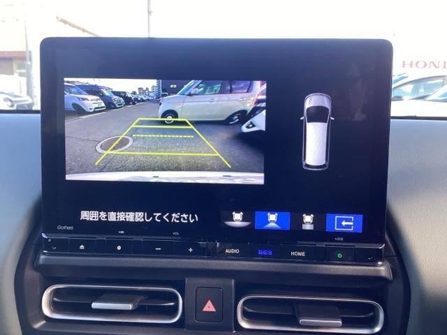 フリード ｅ：ＨＥＶクロスタースロープ　１１．４インチ純正ナビ・福祉車両・デモカーＵＰ・禁煙車・シートヒーター・ブラインドスポットインフォメーション・ＵＳＢチャージャー・ＬＥＤフォグライト・リアクーラー・ロールサンシェード・１５インチアルミ（4枚目）