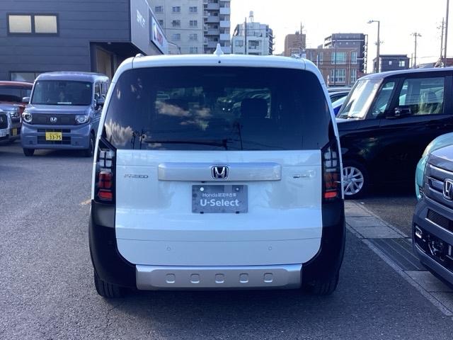 フリード ｅ：ＨＥＶクロスタースロープ　１１．４インチ純正ナビ・福祉車両・デモカーＵＰ・禁煙車・シートヒーター・ブラインドスポットインフォメーション・ＵＳＢチャージャー・ＬＥＤフォグライト・リアクーラー・ロールサンシェード・１５インチアルミ（8枚目）