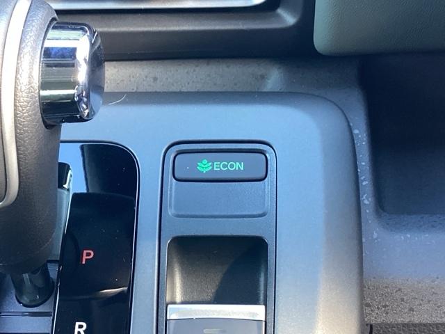 フリード ｅ：ＨＥＶクロスタースロープ　１１．４インチ純正ナビ・福祉車両・デモカーＵＰ・禁煙車・シートヒーター・ブラインドスポットインフォメーション・ＵＳＢチャージャー・ＬＥＤフォグライト・リアクーラー・ロールサンシェード・１５インチアルミ（13枚目）