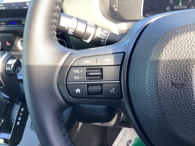 フリード ｅ：ＨＥＶクロスタースロープ　１１．４インチ純正ナビ・福祉車両・デモカーＵＰ・禁煙車・シートヒーター・ブラインドスポットインフォメーション・ＵＳＢチャージャー・ＬＥＤフォグライト・リアクーラー・ロールサンシェード・１５インチアルミ（17枚目）