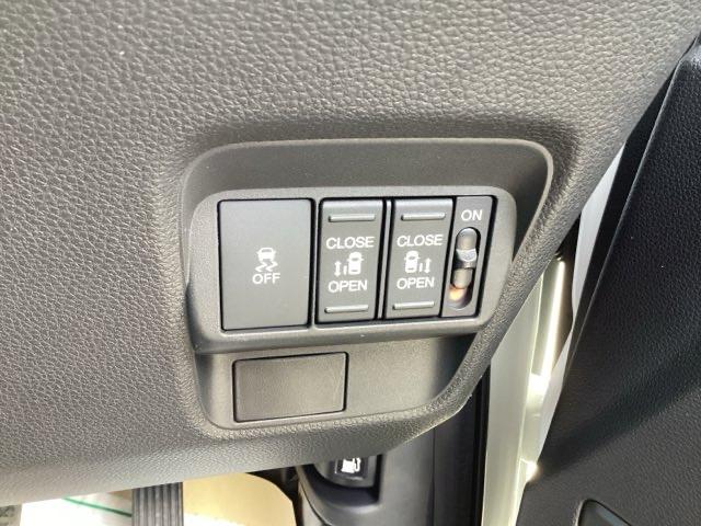 フリード ｅ：ＨＥＶクロスタースロープ　１１．４インチ純正ナビ・福祉車両・デモカーＵＰ・禁煙車・シートヒーター・ブラインドスポットインフォメーション・ＵＳＢチャージャー・ＬＥＤフォグライト・リアクーラー・ロールサンシェード・１５インチアルミ（21枚目）