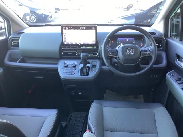 フリード ｅ：ＨＥＶクロスタースロープ　１１．４インチ純正ナビ・福祉車両・デモカーＵＰ・禁煙車・シートヒーター・ブラインドスポットインフォメーション・ＵＳＢチャージャー・ＬＥＤフォグライト・リアクーラー・ロールサンシェード・１５インチアルミ（27枚目）