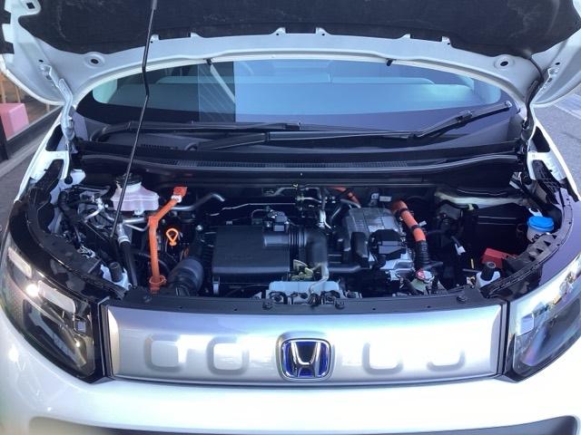 フリード ｅ：ＨＥＶクロスタースロープ　１１．４インチ純正ナビ・福祉車両・デモカーＵＰ・禁煙車・シートヒーター・ブラインドスポットインフォメーション・ＵＳＢチャージャー・ＬＥＤフォグライト・リアクーラー・ロールサンシェード・１５インチアルミ（30枚目）