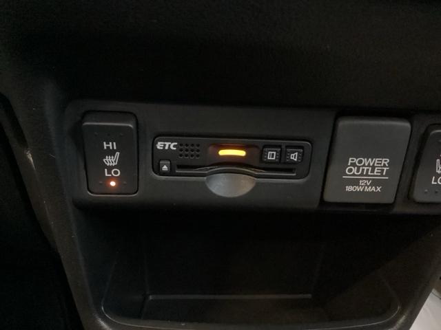 N-BOXカスタム GターボSSブラックスタイルパッケージ 純正ナビ・Rカメラ・両側電動スライド・シートヒーター・HIDライト・ミュージックプレイヤー接続・オートライト・スマートキー・1年保証・後席スライド・MTモード・ETC車載器・衝突軽減・サイドエアバック(11枚目)