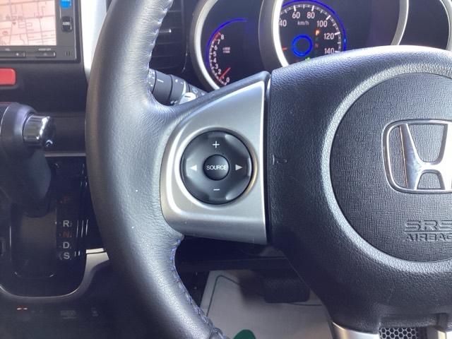 N-BOXカスタム GターボSSブラックスタイルパッケージ 純正ナビ・Rカメラ・両側電動スライド・シートヒーター・HIDライト・ミュージックプレイヤー接続・オートライト・スマートキー・1年保証・後席スライド・MTモード・ETC車載器・衝突軽減・サイドエアバック(13枚目)