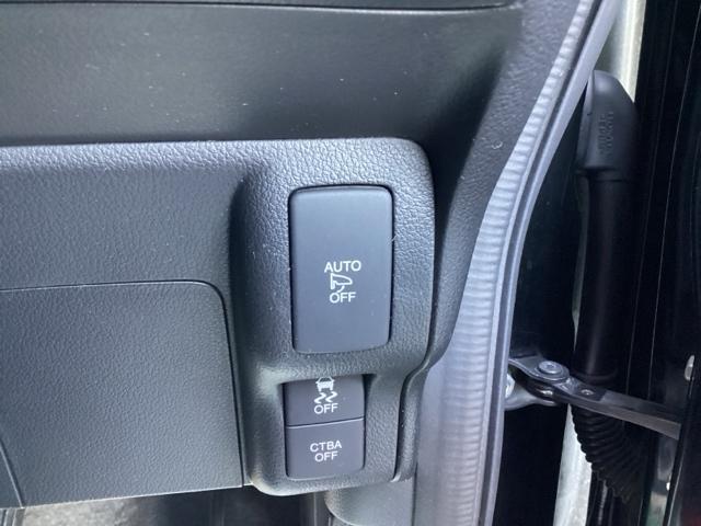 N-BOXカスタム GターボSSブラックスタイルパッケージ 純正ナビ・Rカメラ・両側電動スライド・シートヒーター・HIDライト・ミュージックプレイヤー接続・オートライト・スマートキー・1年保証・後席スライド・MTモード・ETC車載器・衝突軽減・サイドエアバック(18枚目)