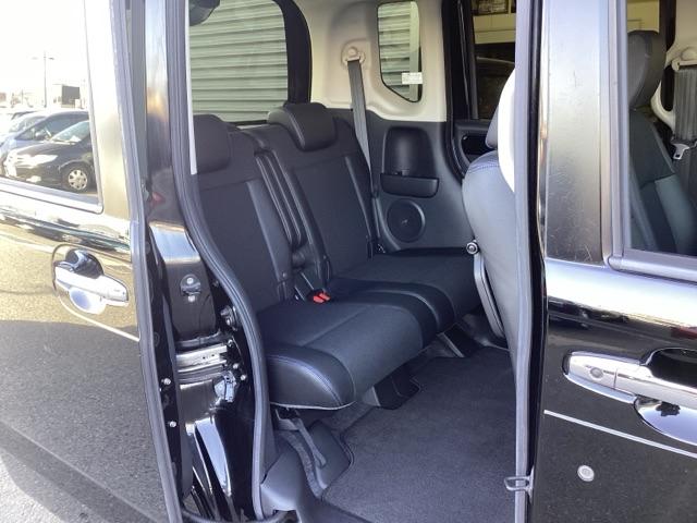 N-BOXカスタム GターボSSブラックスタイルパッケージ 純正ナビ・Rカメラ・両側電動スライド・シートヒーター・HIDライト・ミュージックプレイヤー接続・オートライト・スマートキー・1年保証・後席スライド・MTモード・ETC車載器・衝突軽減・サイドエアバック(21枚目)