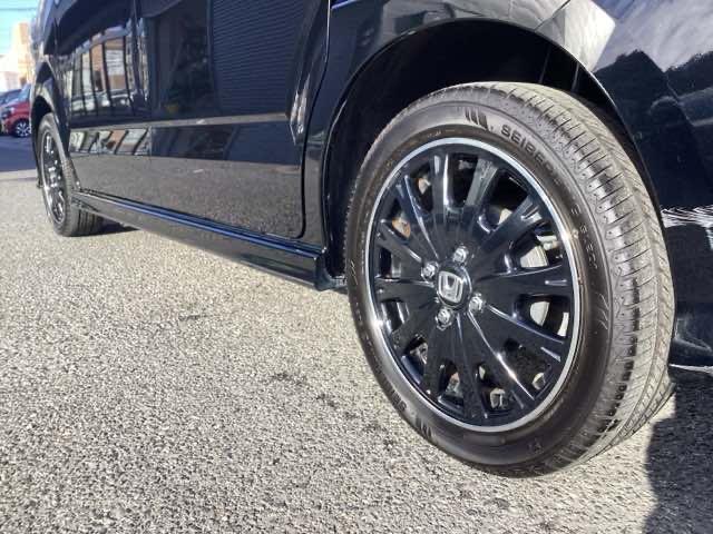 N-BOXカスタム GターボSSブラックスタイルパッケージ 純正ナビ・Rカメラ・両側電動スライド・シートヒーター・HIDライト・ミュージックプレイヤー接続・オートライト・スマートキー・1年保証・後席スライド・MTモード・ETC車載器・衝突軽減・サイドエアバック(29枚目)