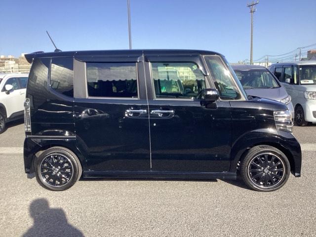 N-BOXカスタム GターボSSブラックスタイルパッケージ 純正ナビ・Rカメラ・両側電動スライド・シートヒーター・HIDライト・ミュージックプレイヤー接続・オートライト・スマートキー・1年保証・後席スライド・MTモード・ETC車載器・衝突軽減・サイドエアバック(33枚目)