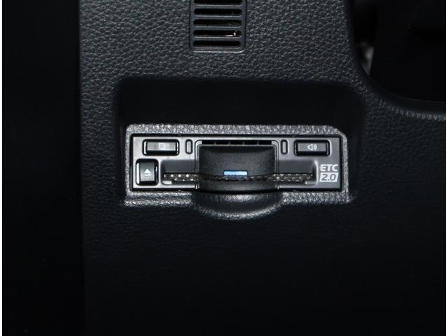 ノア Ｓ－Ｚ　アルミホイール　ＴＶ　デュアルエアコン　クルーズコントロール　記録簿　盗難防止装置　ＬＥＤライト　両側自動ドア　キーレス　横滑り防止　三列シート　ＤＶＤ再生　ミュージックプレイヤー接続可　スマートキー（17枚目）