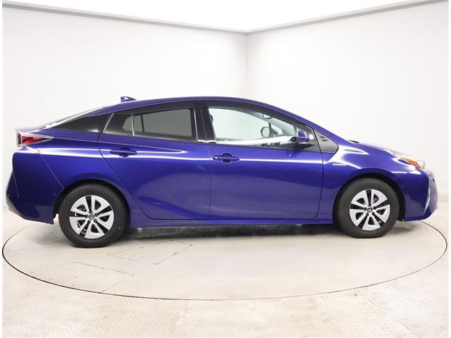 プリウス Ａ　衝突軽減ブレーキシステム　Ｂモニタ　記録簿有　ＬＥＤヘッド　クルーズコントロール　セキュリティー　スマートキー　パワーステアリング　ＥＴＣ　アルミホイル　オートエアコン　ＳＲＳ　ＡＢＳ　キーレス（4枚目）