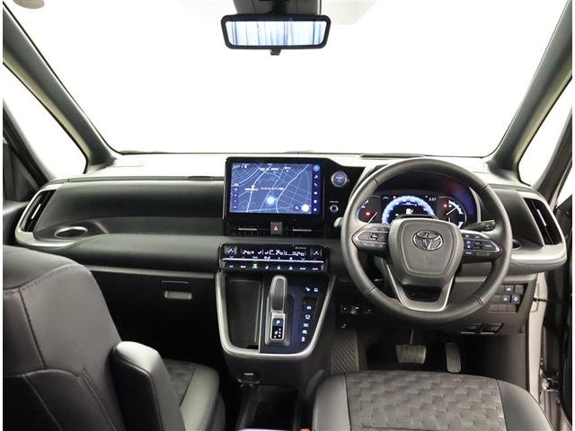 ヴォクシー ハイブリッドＳ－Ｚ　パワーウィンドウ　ＤＶＤ再生機能　インテリキー　横滑防止装置　地デジＴＶ　アクティブクルーズコントロール　フルオートエアコン　リアカメラ　エアバッグ　ＡＢＳ　１００Ｖ充電　ナビＴＶ　ＷＡＣ　キーレス（5枚目）