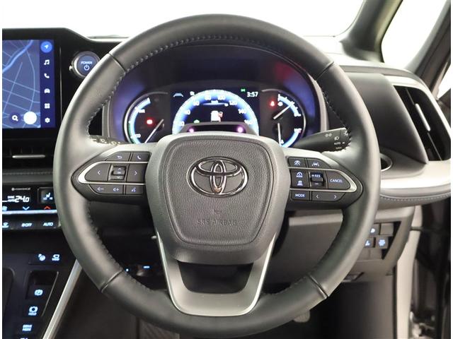 ヴォクシー ハイブリッドＳ－Ｚ　パワーウィンドウ　ＤＶＤ再生機能　インテリキー　横滑防止装置　地デジＴＶ　アクティブクルーズコントロール　フルオートエアコン　リアカメラ　エアバッグ　ＡＢＳ　１００Ｖ充電　ナビＴＶ　ＷＡＣ　キーレス（6枚目）