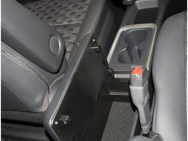 ヴォクシー ハイブリッドＳ－Ｚ　パワーウィンドウ　ＤＶＤ再生機能　インテリキー　横滑防止装置　地デジＴＶ　アクティブクルーズコントロール　フルオートエアコン　リアカメラ　エアバッグ　ＡＢＳ　１００Ｖ充電　ナビＴＶ　ＷＡＣ　キーレス（17枚目）