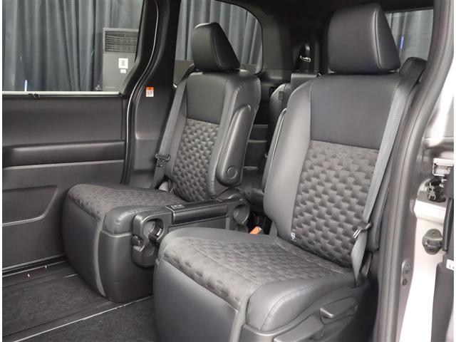 ヴォクシー ハイブリッドＳ－Ｚ　パワーウィンドウ　ＤＶＤ再生機能　インテリキー　横滑防止装置　地デジＴＶ　アクティブクルーズコントロール　フルオートエアコン　リアカメラ　エアバッグ　ＡＢＳ　１００Ｖ充電　ナビＴＶ　ＷＡＣ　キーレス（24枚目）