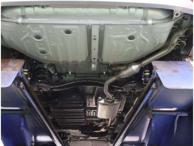 ヴォクシー ハイブリッドＳ－Ｚ　パワーウィンドウ　ＤＶＤ再生機能　インテリキー　横滑防止装置　地デジＴＶ　アクティブクルーズコントロール　フルオートエアコン　リアカメラ　エアバッグ　ＡＢＳ　１００Ｖ充電　ナビＴＶ　ＷＡＣ　キーレス（29枚目）