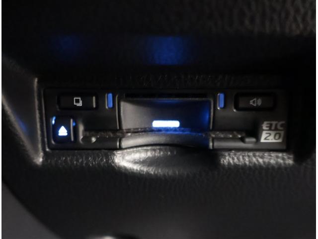 ノア ハイブリッドＳ－Ｚ　横滑り防止機能　エアバッグ　オートクルーズコントロール　地デジ　両側自動ドア　ダブルエアコン　スマートエントリー　ＬＥＤランプ　バックモニター　メモリナビ　３列シート　ＥＴＣ付き　ＡＢＳ　ＡＣ１００Ｖ（20枚目）