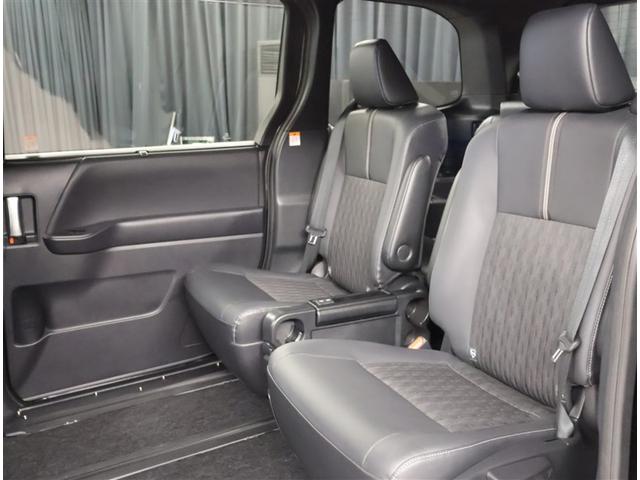 ノア ハイブリッドＳ－Ｚ　横滑り防止機能　エアバッグ　オートクルーズコントロール　地デジ　両側自動ドア　ダブルエアコン　スマートエントリー　ＬＥＤランプ　バックモニター　メモリナビ　３列シート　ＥＴＣ付き　ＡＢＳ　ＡＣ１００Ｖ（23枚目）