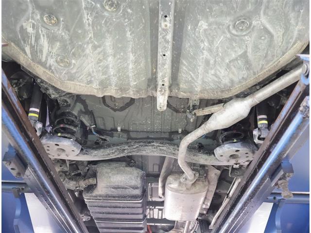 ノア ハイブリッドＳ－Ｚ　横滑り防止機能　エアバッグ　オートクルーズコントロール　地デジ　両側自動ドア　ダブルエアコン　スマートエントリー　ＬＥＤランプ　バックモニター　メモリナビ　３列シート　ＥＴＣ付き　ＡＢＳ　ＡＣ１００Ｖ（28枚目）