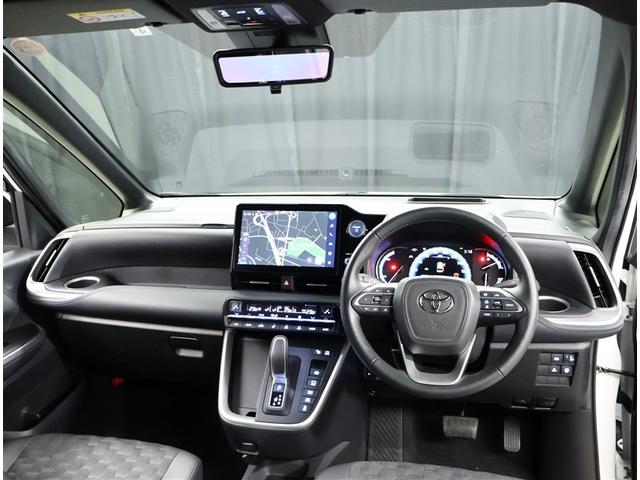 ヴォクシー ハイブリッドＳ－Ｚ　パワーウィンドウ　テレビ　ＤＶＤ再生機能　インテリキー　横滑防止装置　地デジＴＶ　アクティブクルーズコントロール　フルオートエアコン　リアカメラ　エアバッグ　ＡＢＳ　１００Ｖ充電　ＷＡＣ　キーレス（5枚目）