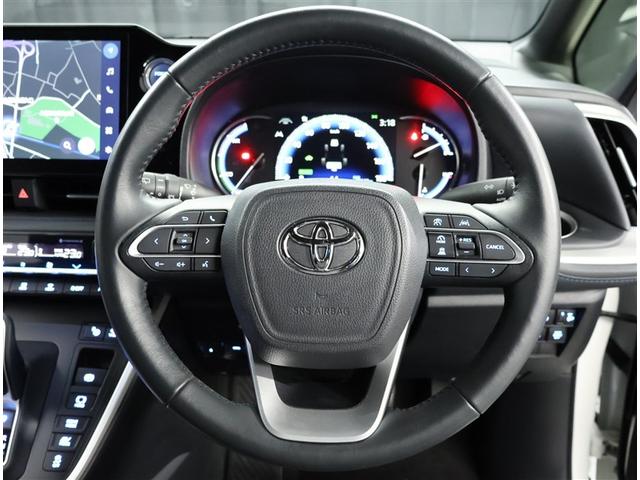 ヴォクシー ハイブリッドＳ－Ｚ　パワーウィンドウ　テレビ　ＤＶＤ再生機能　インテリキー　横滑防止装置　地デジＴＶ　アクティブクルーズコントロール　フルオートエアコン　リアカメラ　エアバッグ　ＡＢＳ　１００Ｖ充電　ＷＡＣ　キーレス（6枚目）