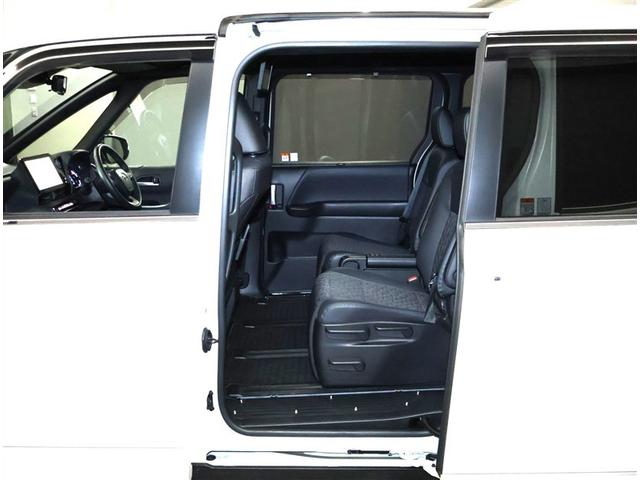 ヴォクシー ハイブリッドＳ－Ｚ　パワーウィンドウ　テレビ　ＤＶＤ再生機能　インテリキー　横滑防止装置　地デジＴＶ　アクティブクルーズコントロール　フルオートエアコン　リアカメラ　エアバッグ　ＡＢＳ　１００Ｖ充電　ＷＡＣ　キーレス（15枚目）