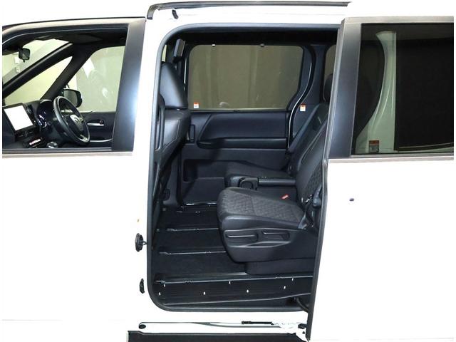 ヴォクシー ハイブリッドＳ－Ｚ　パワーウィンドウ　テレビ　ＤＶＤ再生機能　インテリキー　横滑防止装置　地デジＴＶ　アクティブクルーズコントロール　フルオートエアコン　リアカメラ　エアバッグ　ＡＢＳ　１００Ｖ充電　ＷＡＣ　キーレス（13枚目）