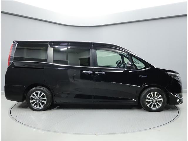 エスクァイア ハイブリッドＧｉ　Ｒカメラ　ＡＡＣ　ナビ＆ＴＶ　リアエアコン　記録簿付き　地デジ　クルーズコントロール　ＬＥＤライト　キーレスエントリー　スマートキー付　ＤＶＤ再生可　エアバック　横滑防止装置　盗難防止システム　ＥＴＣ（4枚目）