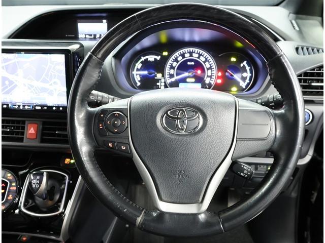 エスクァイア ハイブリッドＧｉ　Ｒカメラ　ＡＡＣ　ナビ＆ＴＶ　リアエアコン　記録簿付き　地デジ　クルーズコントロール　ＬＥＤライト　キーレスエントリー　スマートキー付　ＤＶＤ再生可　エアバック　横滑防止装置　盗難防止システム　ＥＴＣ（6枚目）