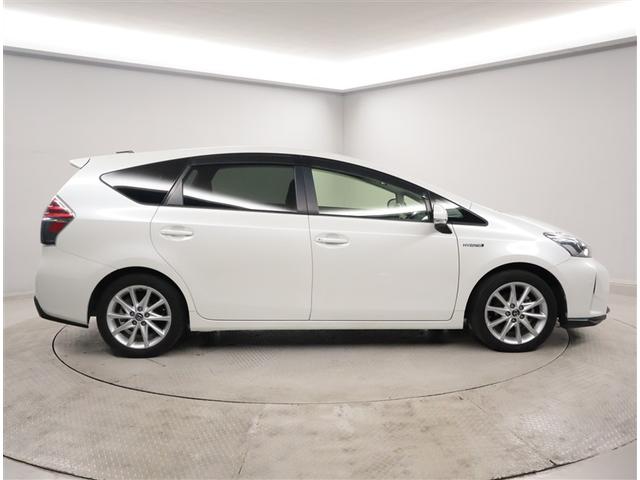 プリウスアルファ Ｇツーリングセレクション　運転席パワーシート　ナビ＆ＴＶ　プリクラッシュセーフティ　オートクルーズ　地デジ　パワーウィンドウ　エアコン　横滑防止　ＡＷ　盗難防止システム　ＡＢＳ　助手席エアバッグ　ＤＶＤ再生可　キーレス　ＥＴＣ（4枚目）