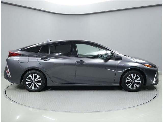 プリウスＰＨＶ Ｓセーフティプラス　横滑り防止装置　クルーズコントロール　ナビＴＶ　地デジＴＶ　記録簿　キーフリー　スマートキー　ＤＶＤ　ＬＥＤライト　ＥＴＣ車載器　アルミホイール　イモビ　ドラレコ付き　ＡＡＣ　ＡＢＳ　メモリーナビ（4枚目）