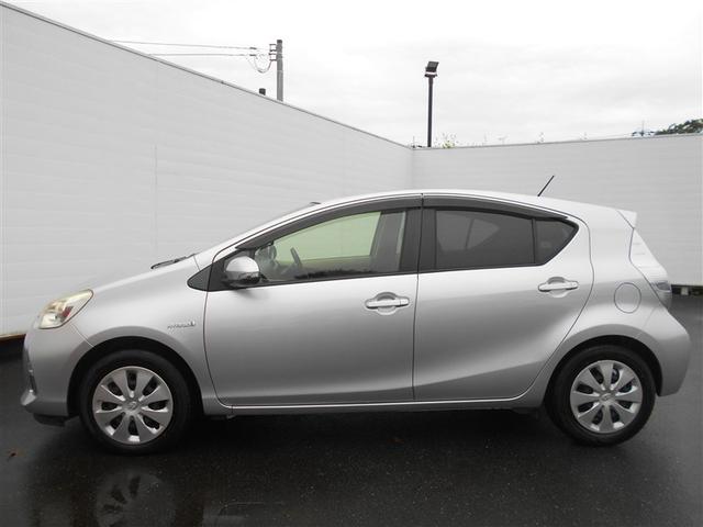 アクア Ｇ　バックモニタ　セキュリティー　デュアルエアバック　ナビＴＶ　パワーウィンドウ　地デジ　ＡＴエアコン　ＡＢＳ　パワーステアリング　運転席エアバッグ　キーレススタートシステム　ＤＶＤ再生機能　ＥＴＣ（4枚目）