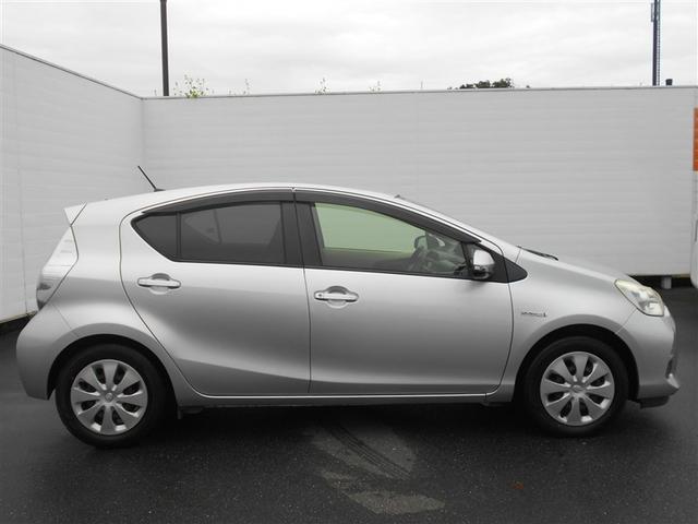 アクア Ｇ　バックモニタ　セキュリティー　デュアルエアバック　ナビＴＶ　パワーウィンドウ　地デジ　ＡＴエアコン　ＡＢＳ　パワーステアリング　運転席エアバッグ　キーレススタートシステム　ＤＶＤ再生機能　ＥＴＣ（5枚目）