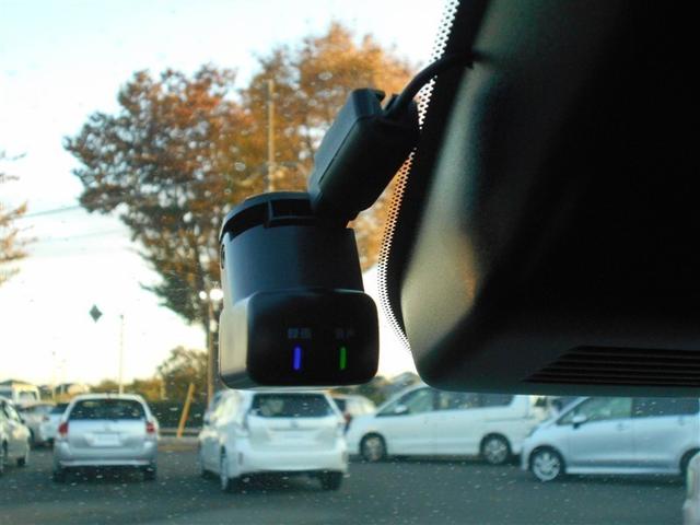 ドライブレコーダー付いています！　最近注目されている商品です！！