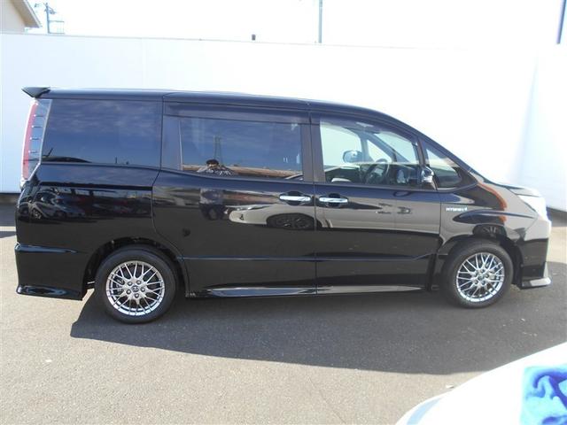 ノア ハイブリッドSi ダブルバイビー ウォークスルー LEDヘッドライト 横滑り防止装置 メンテナンスノート 盗難防止システム エアバッグ アルミ メモリ-ナビ スマキー 1オーナー Wエアコン ABS ナビ&TV デュアルエアバッグ(4枚目)