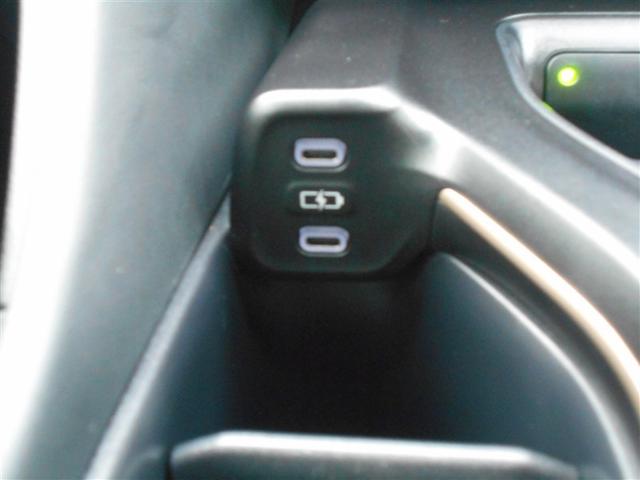 クラウンクロスオーバー Ｇアドバンスド・レザーパッケージ　ＴＳＳ　レザー　フルセグＴＶ　パワーシート　ＬＥＤヘッドライト　クルーズコントロール　Ｂカメラ　ドライブレコーダ　オートエアコン　アルミホイル　ワンオーナー　ＥＴＣ付　横滑り防止装置　４ＷＤ　ＴＶ（25枚目）