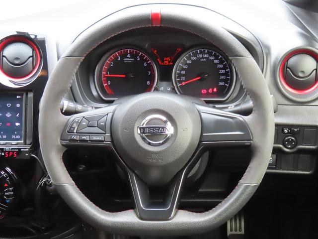 ノート ニスモ　Ｓ　ＥＴＣ　アルミホイール　ＬＥＤヘッドランプ　スマートキー　電動格納ミラー　ＭＴ　盗難防止システム　衝突安全ボディ　ＡＢＳ　ＥＳＣ　ミュージックプレイヤー接続可　エアコン　パワーステアリング（3枚目）