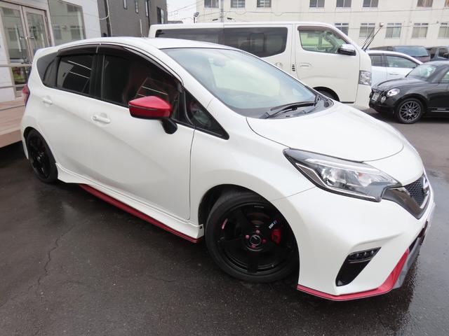 ノート ニスモ　Ｓ　ＥＴＣ　バックカメラ　ナビ　ＴＶ　アルミホイール　ＬＥＤヘッドランプ　スマートキー　電動格納ミラー　ＭＴ　盗難防止システム　衝突安全ボディ　ＡＢＳ　ＥＳＣ　ＣＤ　ＤＶＤ再生　ブルーレイ　ＵＳＢ（13枚目）