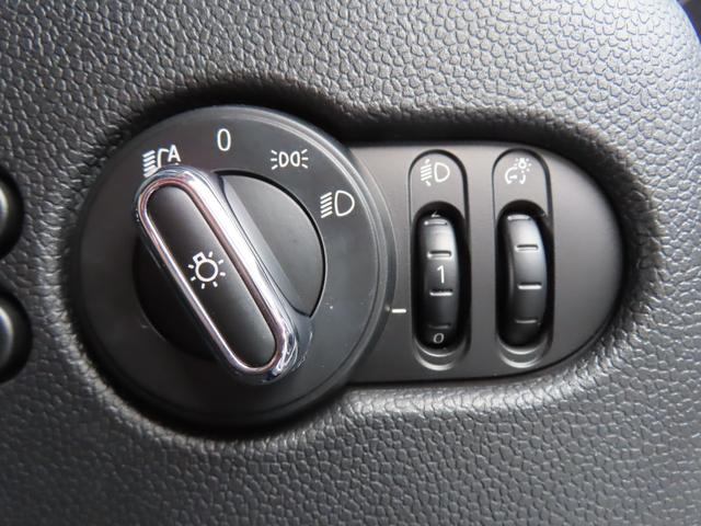 MINI クーパーD クラシック・トリム バックカメラ クリアランスソナー オートクルーズコントロール 衝突被害軽減システム オートライト アルミホイール スマートキー シートヒーター LEDヘッドランプ アイドリングストップ オットマン(11枚目)