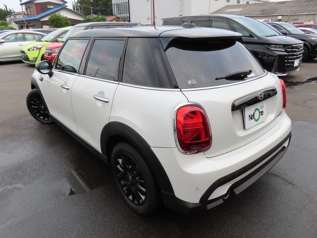 MINI クーパーD クラシック・トリム バックカメラ クリアランスソナー オートクルーズコントロール 衝突被害軽減システム オートライト アルミホイール スマートキー シートヒーター LEDヘッドランプ アイドリングストップ オットマン(14枚目)