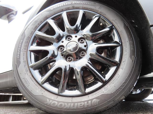 MINI クーパーD クラシック・トリム バックカメラ クリアランスソナー オートクルーズコントロール 衝突被害軽減システム オートライト アルミホイール スマートキー シートヒーター LEDヘッドランプ アイドリングストップ オットマン(19枚目)