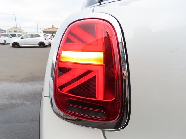 MINI クーパーD クラシック・トリム バックカメラ クリアランスソナー オートクルーズコントロール 衝突被害軽減システム オートライト アルミホイール スマートキー シートヒーター LEDヘッドランプ アイドリングストップ オットマン(25枚目)